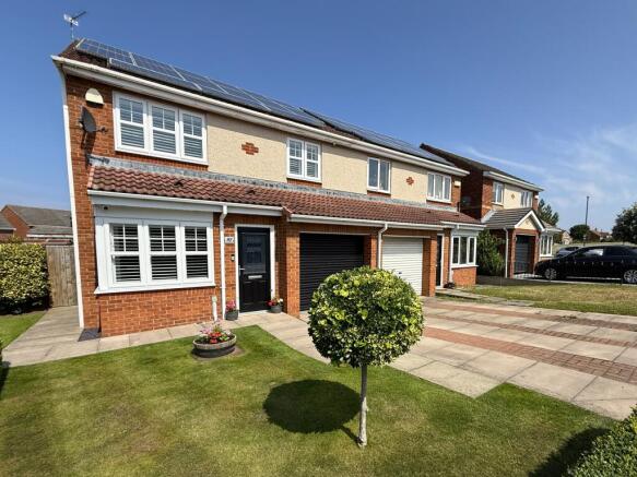 3 bed property, in Kirkwood Drive, £250,000