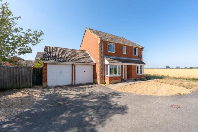 4 bed property, in Drovers Close, £350,000