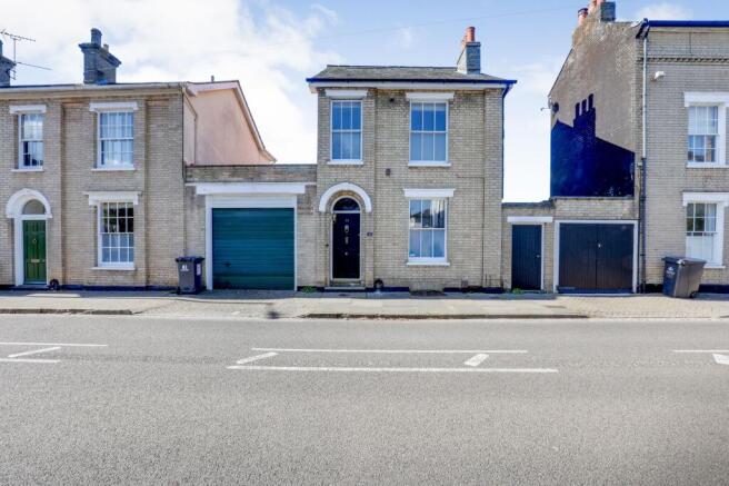 4 bed property, in Anglesea Road, £325,000