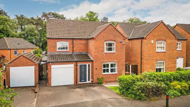 4 bed property, in Brendan Gardens, £385,000