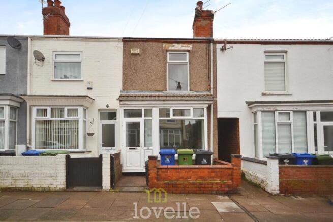 2 bed property, in Whites Road, £110,000