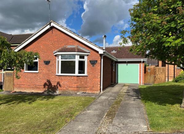 2 bed property, in Highfields, £279,950
