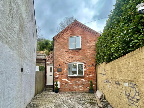 2 bed property, in Johnson Street, £249,950