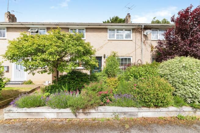 3 bed property, in Lodgefield, £375,000