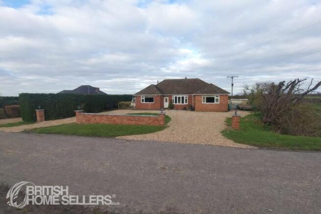 3 bed property, in Dunston Fen, £350,000