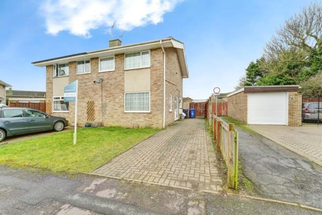 3 bed property, in Brownsfield Road, £280,000