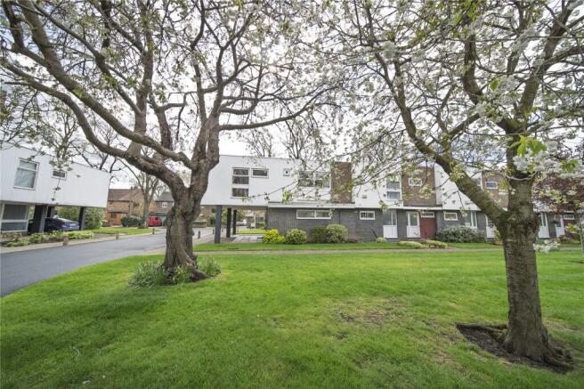 3 bed property, in Avondale Court, £375,000