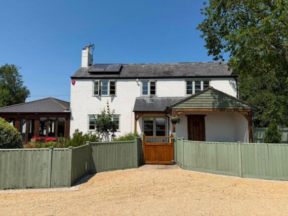 6 bed property, in Silver Street Lane, £1,225,000