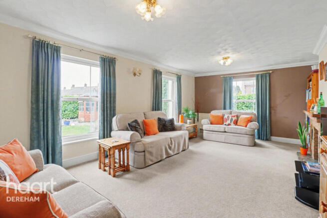 3 bed property, in Holt Road, £475,000