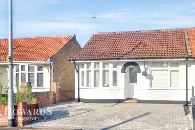 3 bed property, in Kirkley Run, £250,000