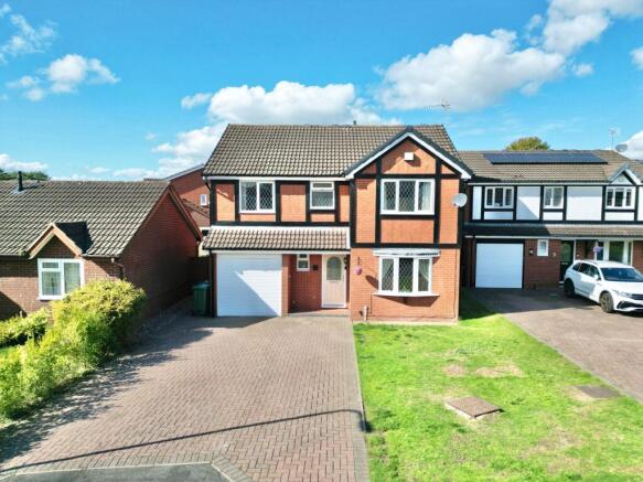 5 bed property, in Potters Avenue, £425,000