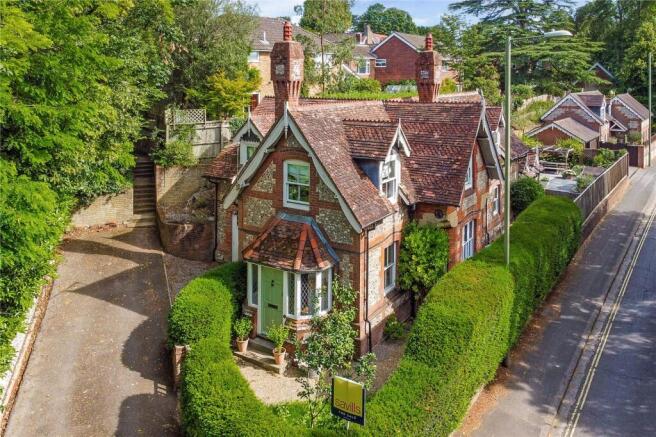5 bed property, in Worthy Road, £1,100,000