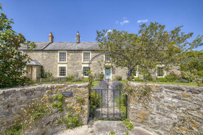 7 bed property, in Stunning Georgian Farmhouse in village location, £1,250,000