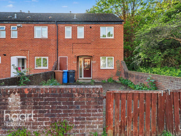 3 bed property, in Dogwood Road, £220,000