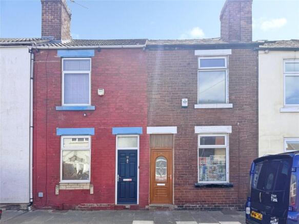 2 bed property, in Don Street, £65,000