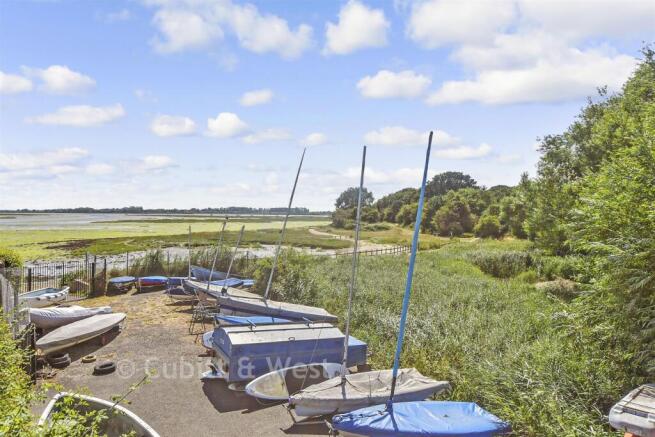4 bed property, in Maisemore Gardens, £625,000