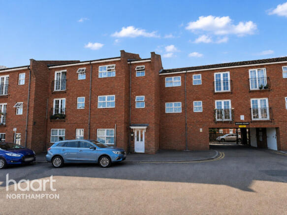 2 bed property, in St Edmunds Road, £120,000
