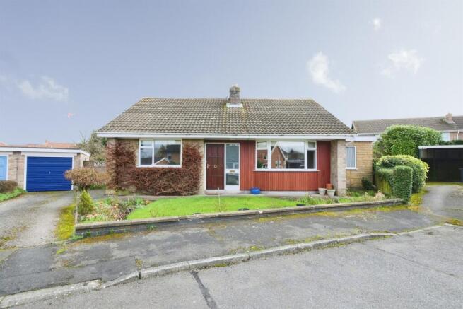 3 bed property, in St. Marys Close, £325,000