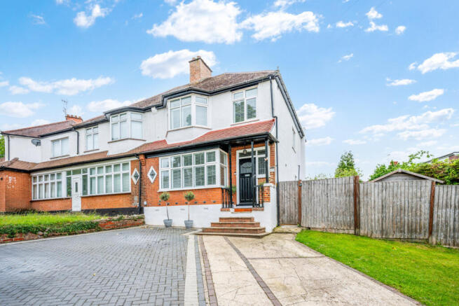3 bed property, in Portnalls Rise, £550,000