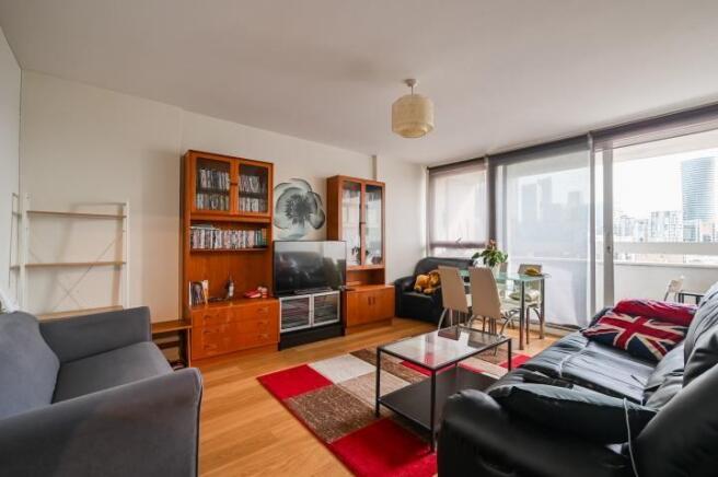 2 bed property, in Bowsprit Point, £220,000