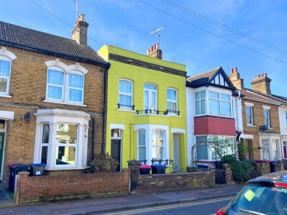 3 bed property, in Park Street, £355,000