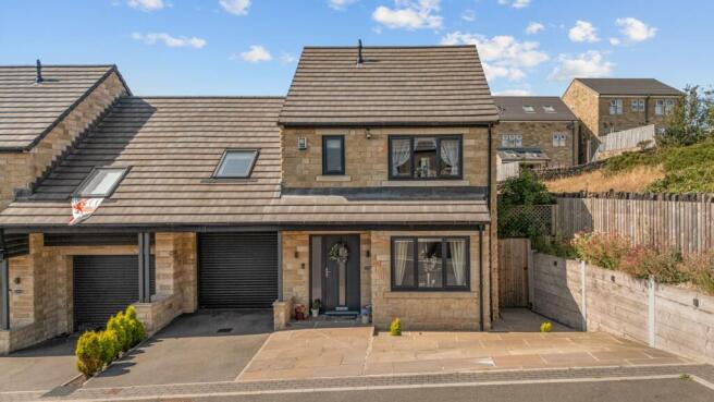4 bed property, in 120B Laund Road, £375,000