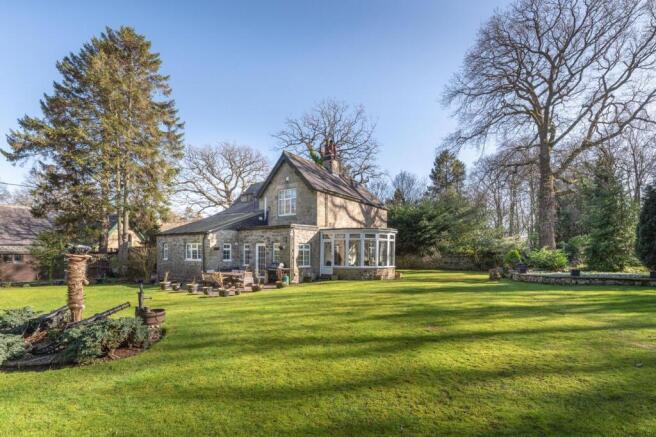 3 bed property, in The Larches, £625,000
