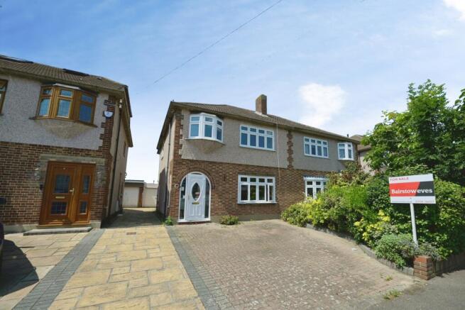 3 bed property, in Dee Way, £500,000