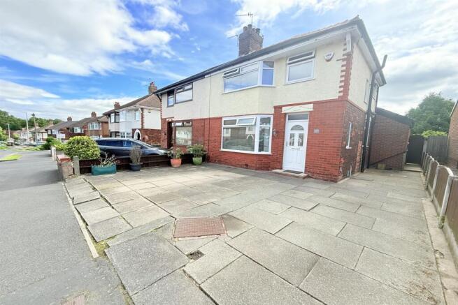 3 bed property, in Norleane Crescent, £239,950
