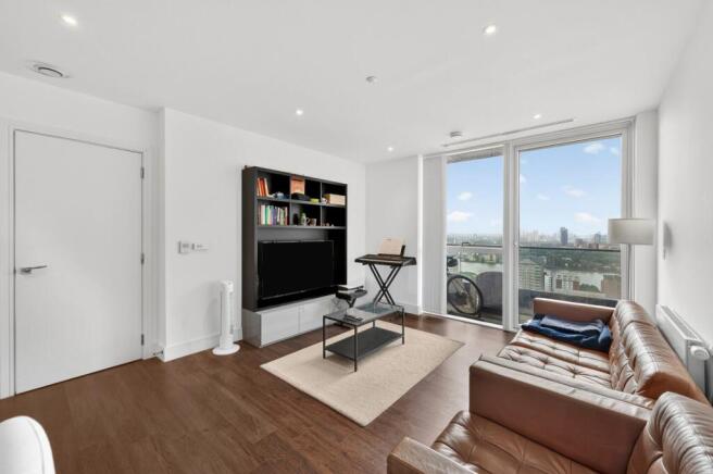 1 bed property, in Maine Tower, £500,000