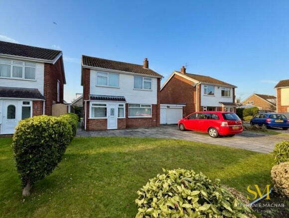 4 bed property, in Harington Close, £375,000