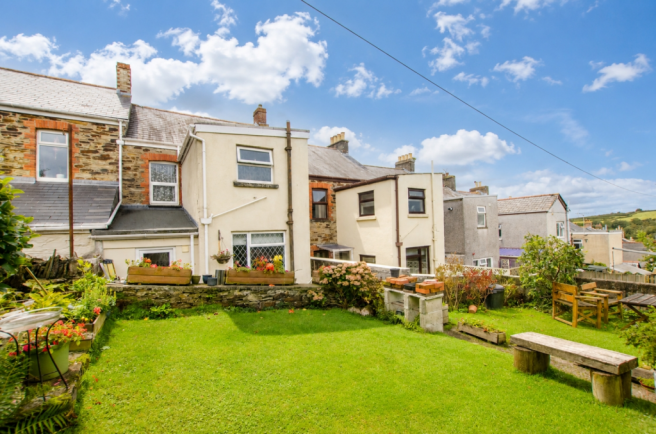 3 bed property, in 23 Robartes Road, £189,950