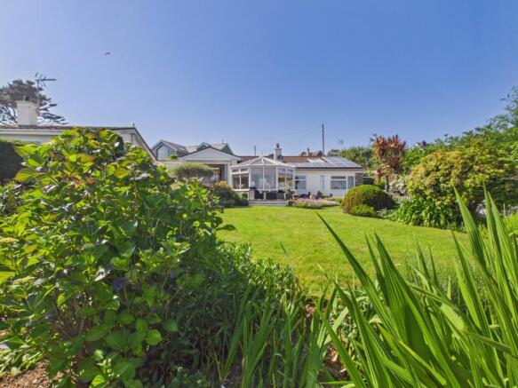 4 bed property, in Trelawney Road, £875,000