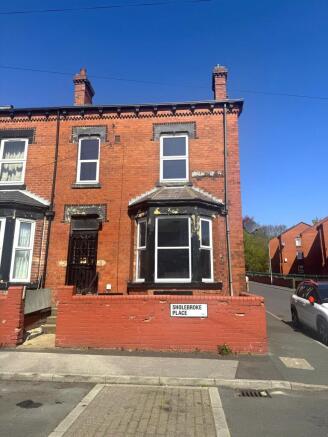 5 bed property, in Sholebroke Place, £225,000