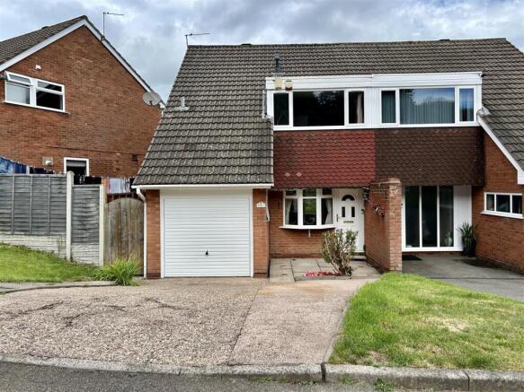 3 bed property, in Fairmile Road, £260,000
