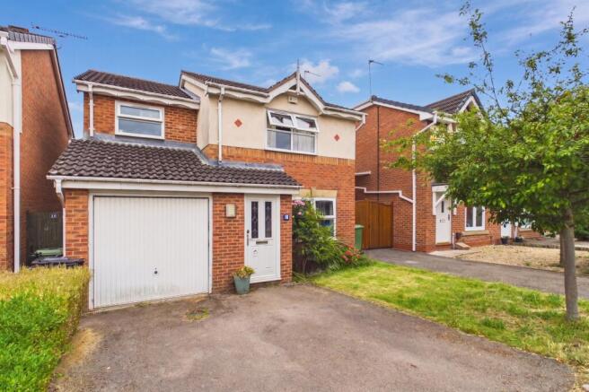 3 bed property, in Woodland Chase, £350,000