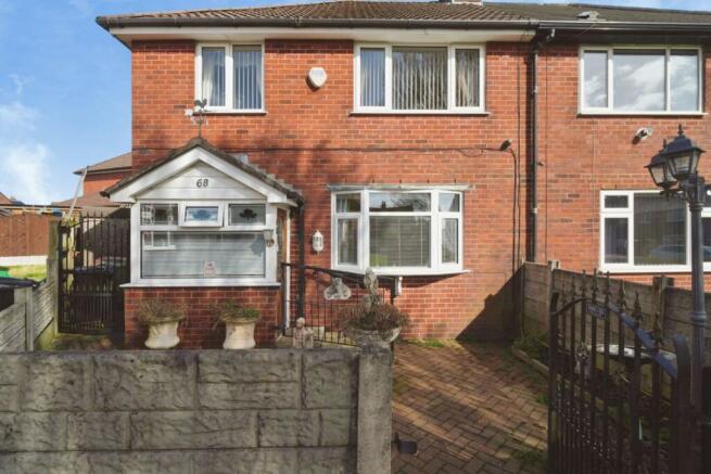 3 bed property, in Windermere Road, £215,000