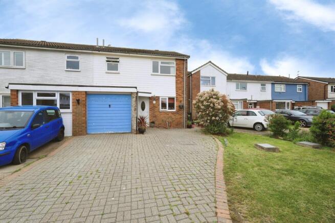 3 bed property, in Badlesmere Road, £300,000
