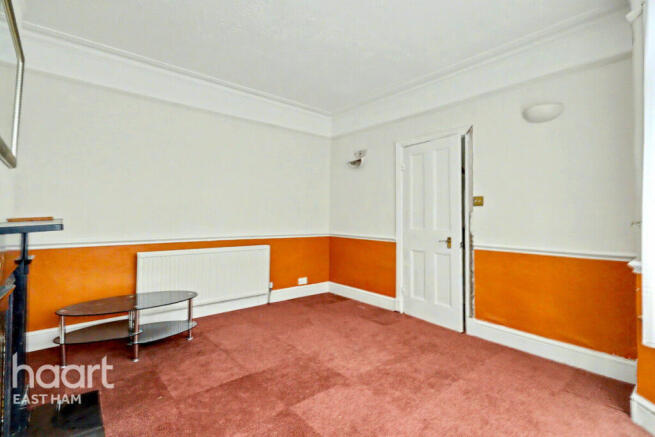 2 bed property, in Alexandra Road, £385,000