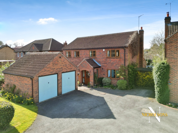 4 bed property, in Beckland Hill, £425,000
