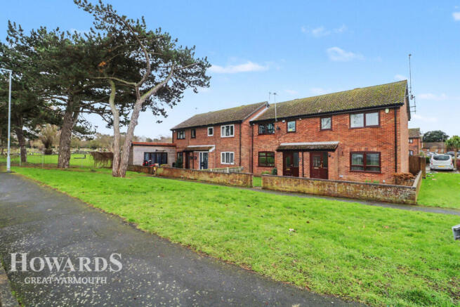 3 bed property, in Mountbatten Way, £220,000