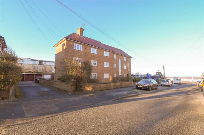 2 bed property, in Government Road, £140,000