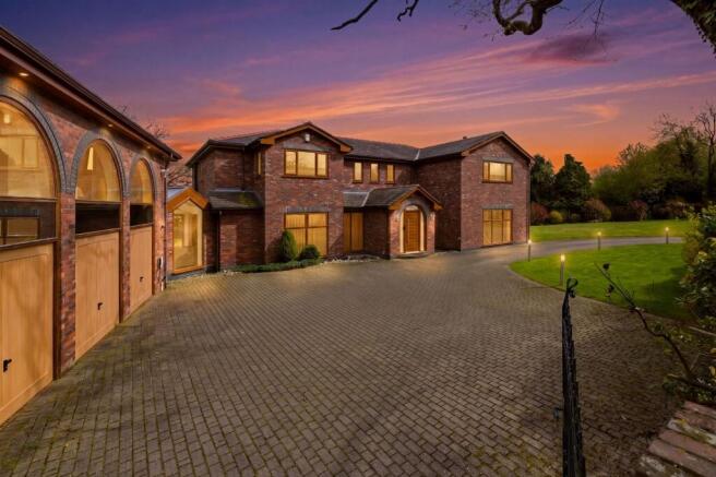 6 bed property, in Cann Lane South, £1,500,000