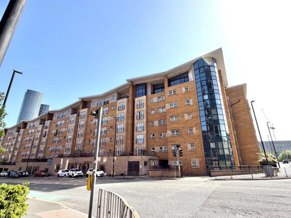 2 bed property, in Middlewood Street, £135,000