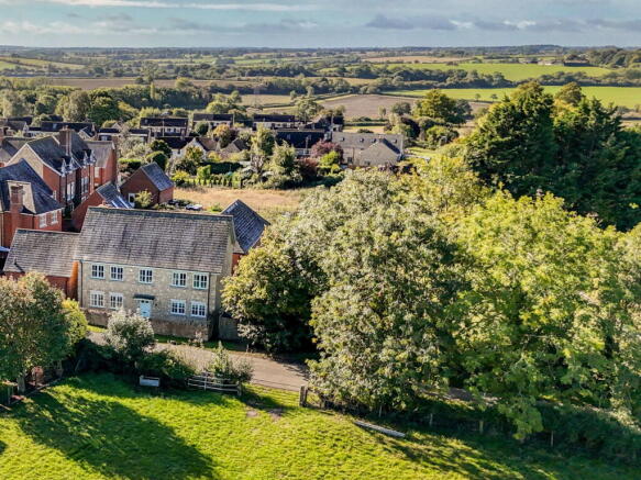 4 bed property, in Greatworth, £650,000
