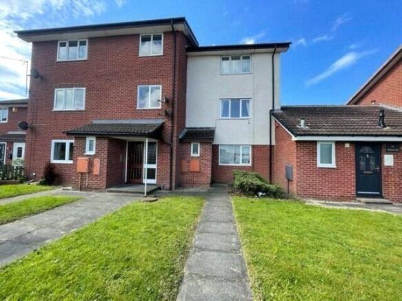 1 bed property, in Hundens Lane, £40,000