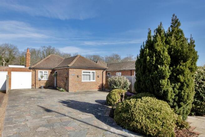 3 bed property, in Stocks Green Road, £765,000