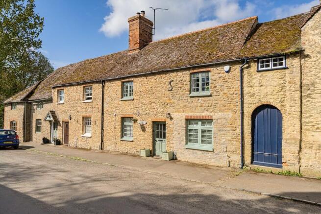 4 bed property, in Thame Road, £750,000