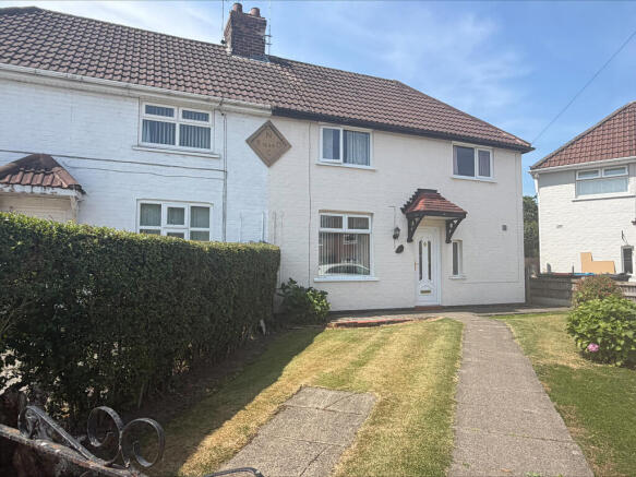3 bed property, in Nicholas Avenue, £195,000