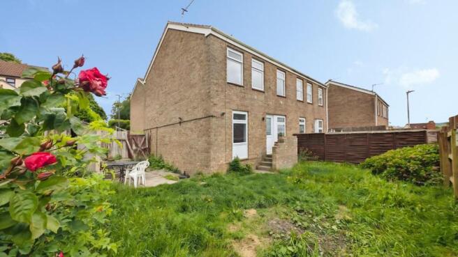 2 bed property, in Courtney Road, £250,000